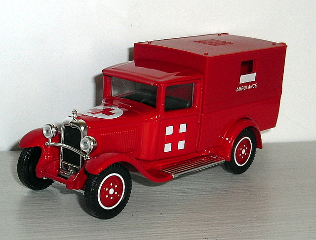 4_C4 Furgon ,Ambulance, červená 1930 (Solido)